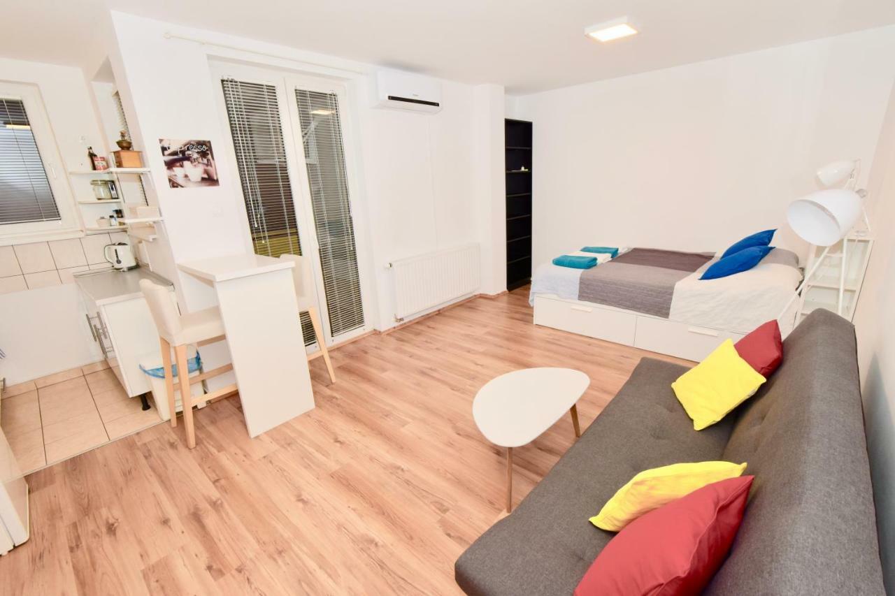 Central Studio Boulevard Budapest Eksteriør bilde