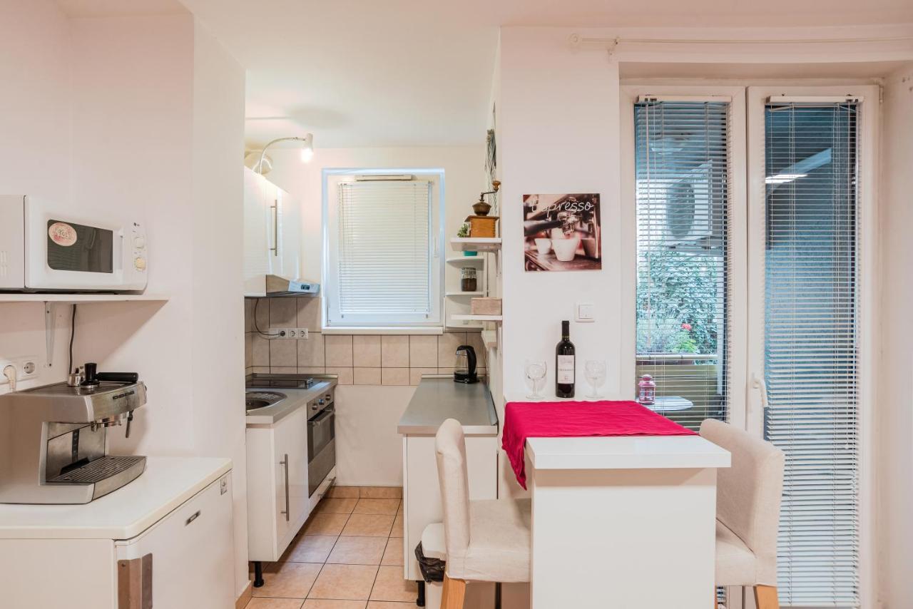 Central Studio Boulevard Budapest Eksteriør bilde